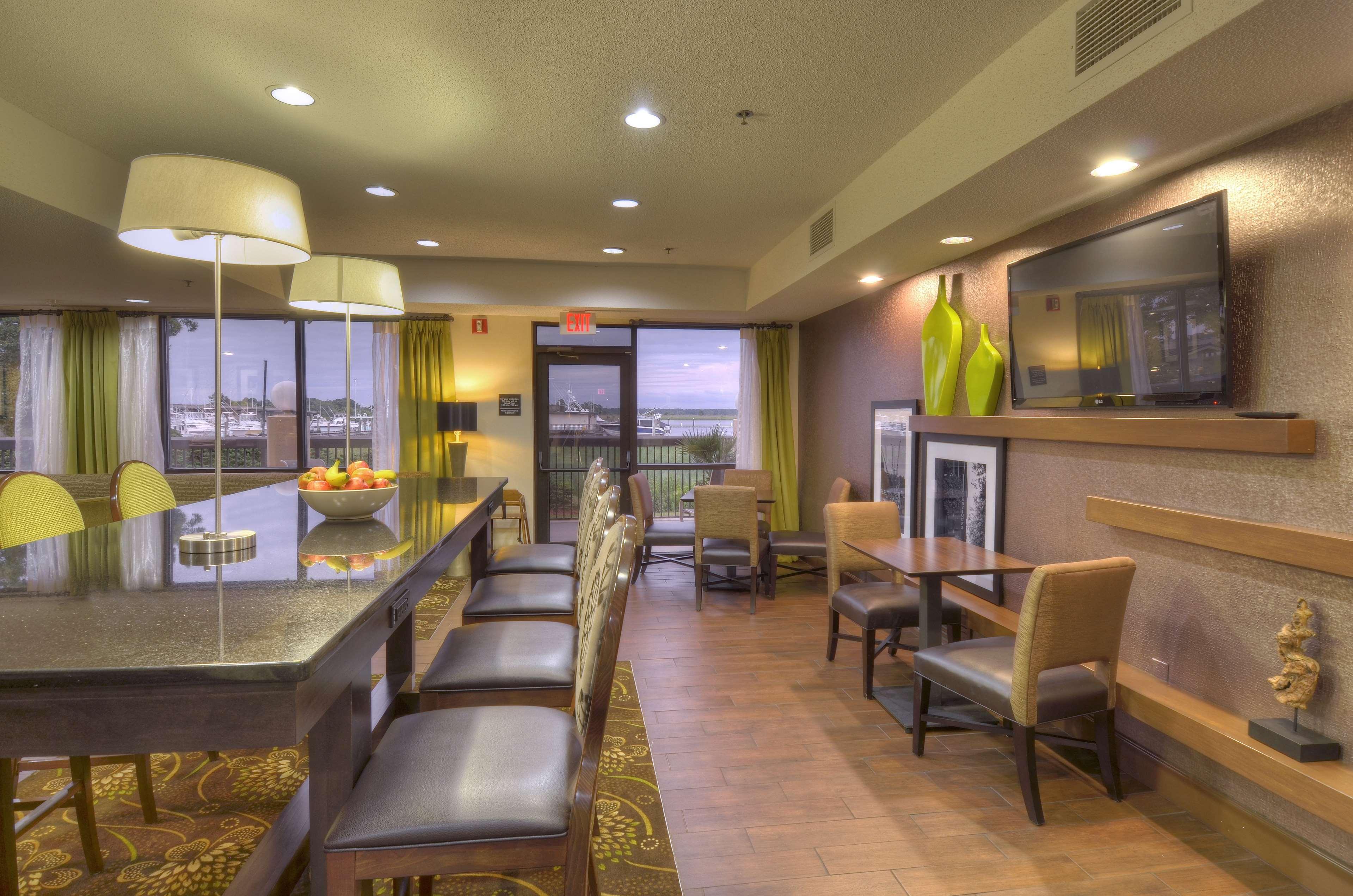 Hampton Inn Georgetown-Marina Restaurant photo